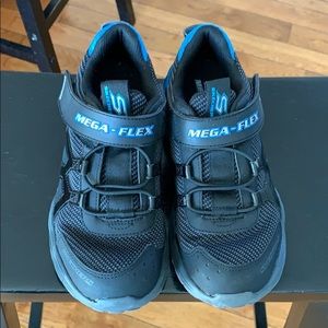 Boys skechers size 3.5 sneakers